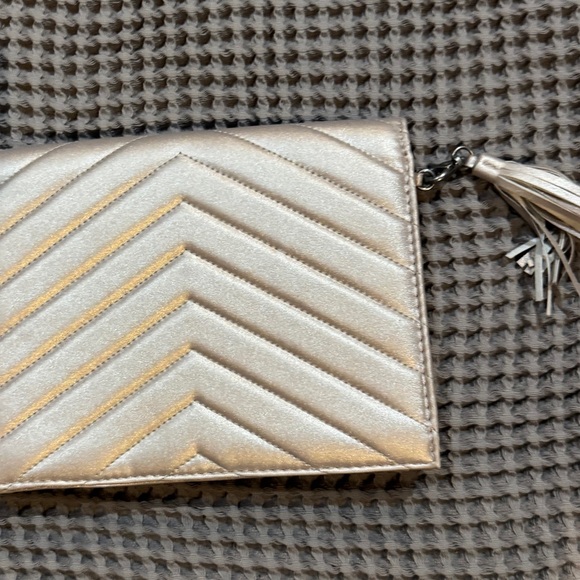 Neiman Marcus Champagne Silver Chevron Quilted Clutch with Tassel - Picture 3 of 4
